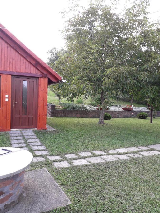 Matyas Apartman Tard Buitenkant foto