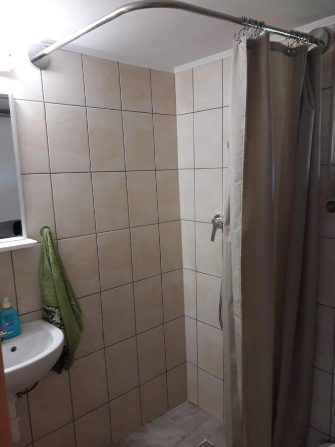 Matyas Apartman Tard Buitenkant foto