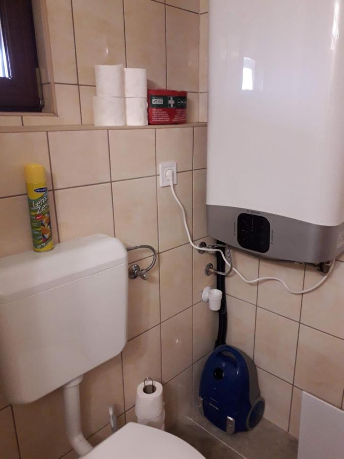 Matyas Apartman Tard Buitenkant foto