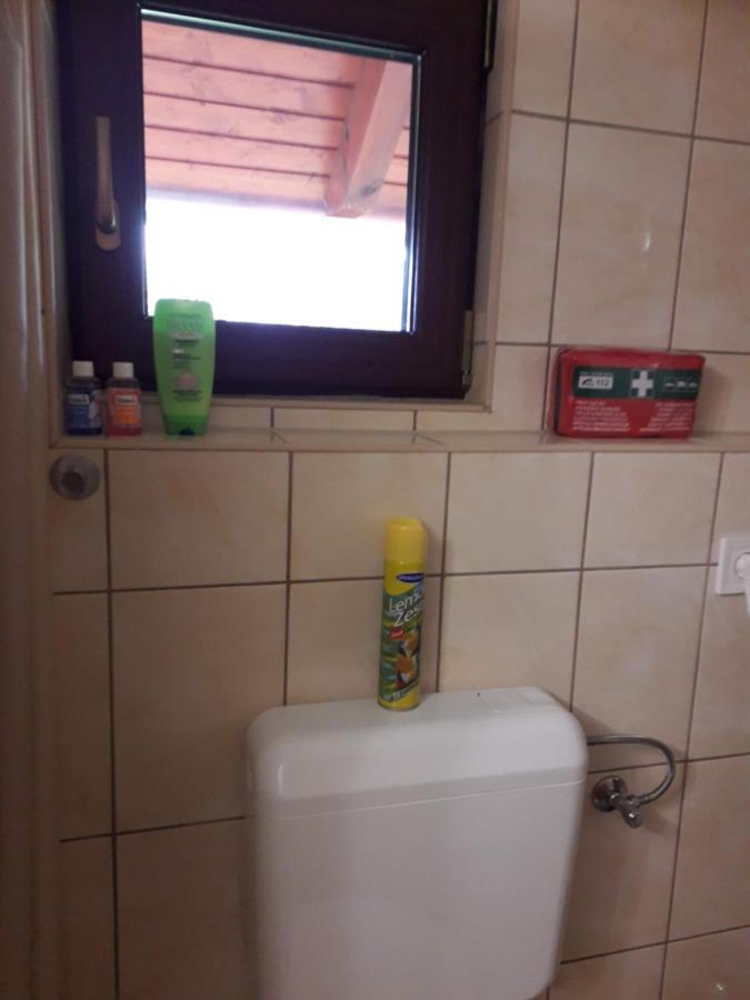 Matyas Apartman Tard Buitenkant foto