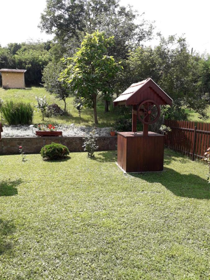 Matyas Apartman Tard Buitenkant foto