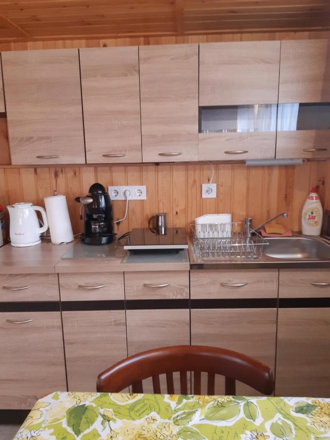 Matyas Apartman Tard Buitenkant foto