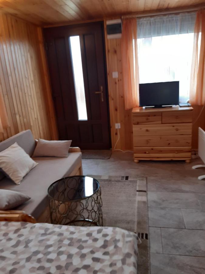Matyas Apartman Tard Buitenkant foto