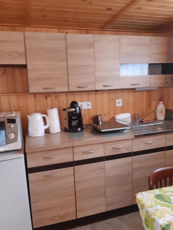 Matyas Apartman Tard Buitenkant foto