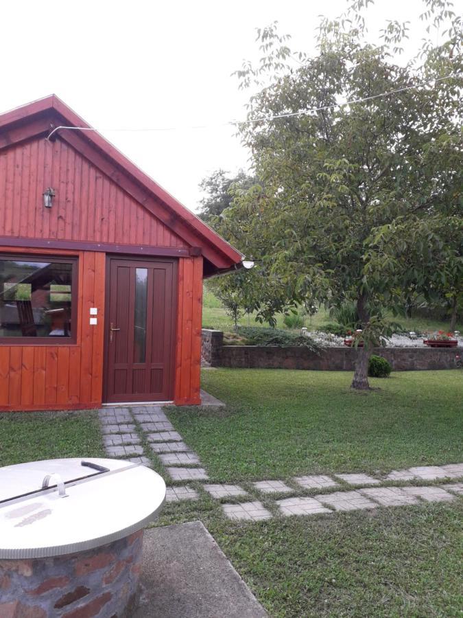 Matyas Apartman Tard Buitenkant foto