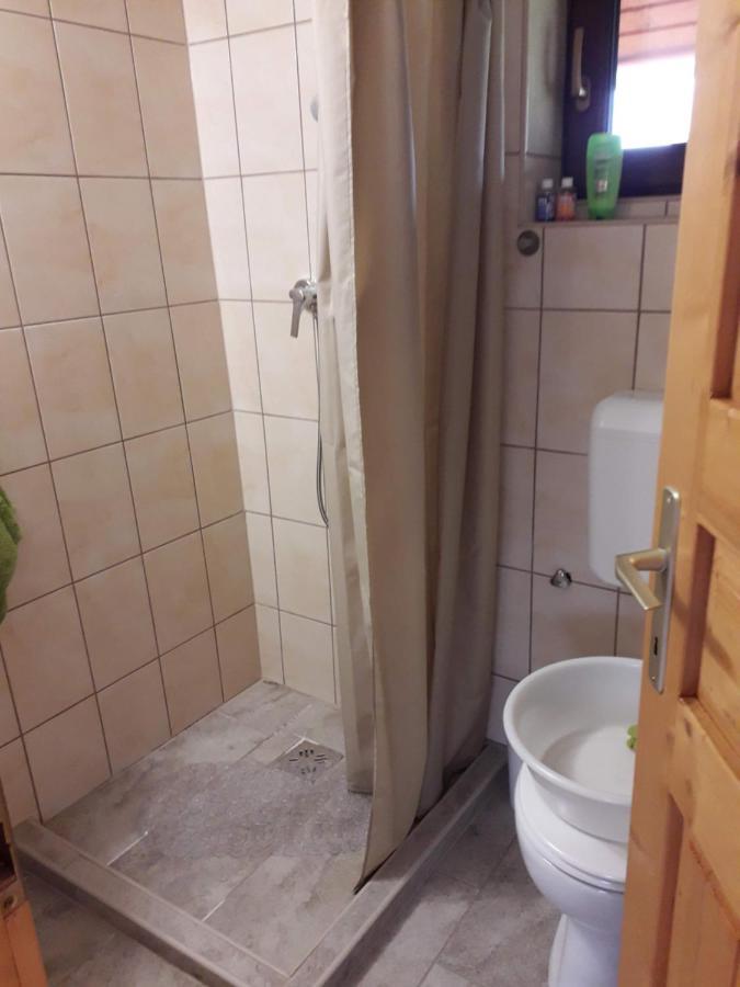 Matyas Apartman Tard Buitenkant foto